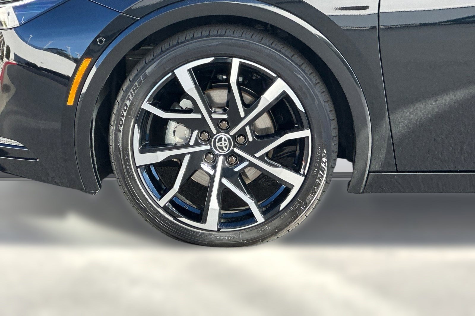 Used 2025 Toyota Prius Plug-In Hybrid image 12