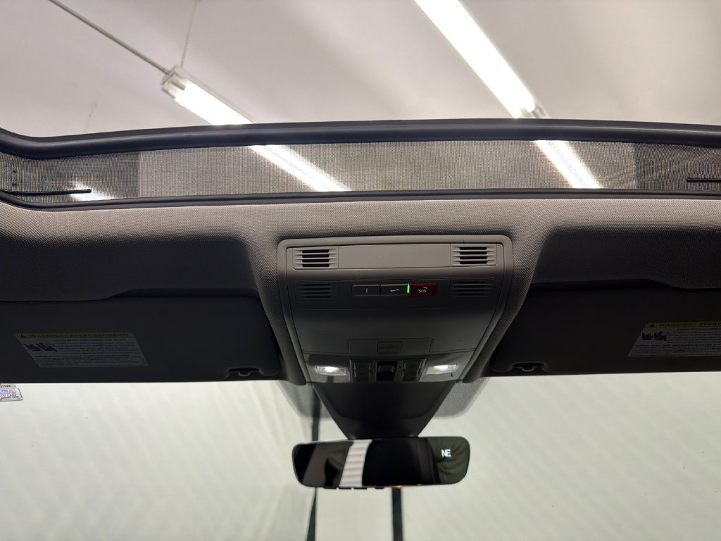 Used 2023 Volkswagen Tiguan SE w/ Panoramic Sunroof Package FWD image 22