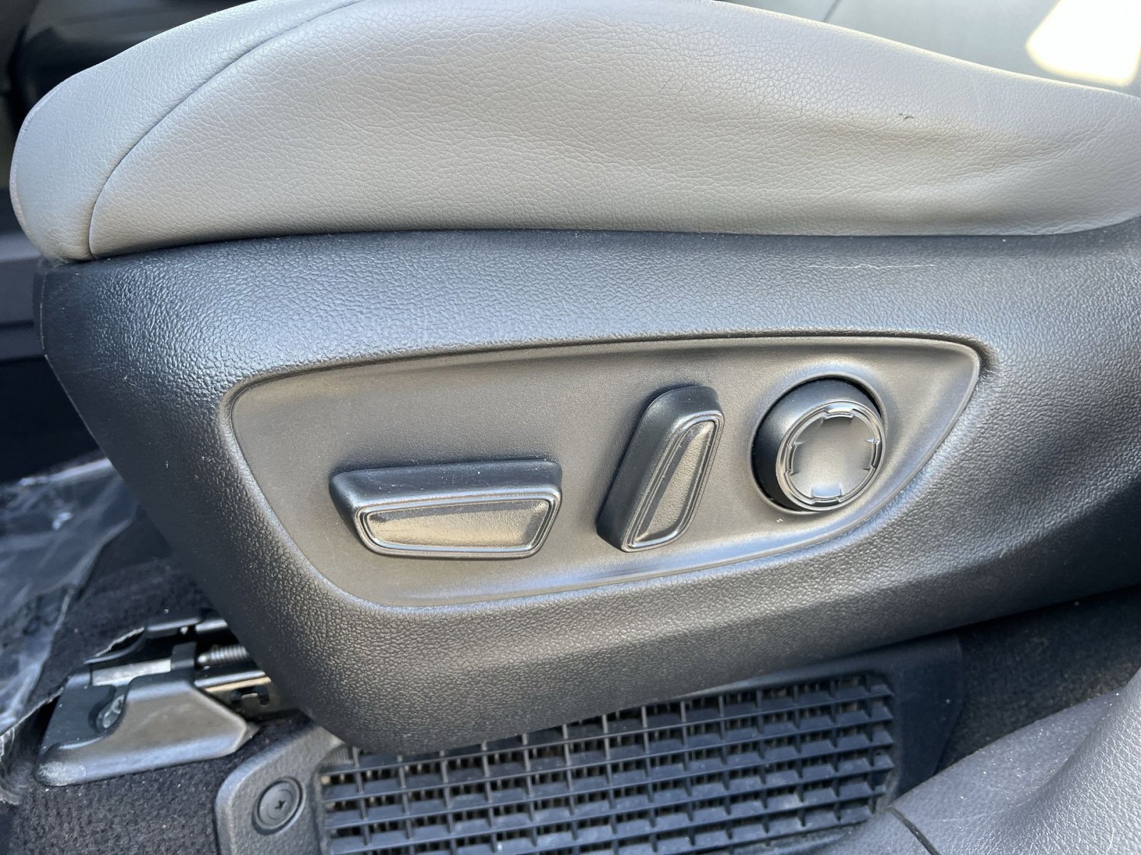 Used 2023 Toyota Sienna XLE image 14