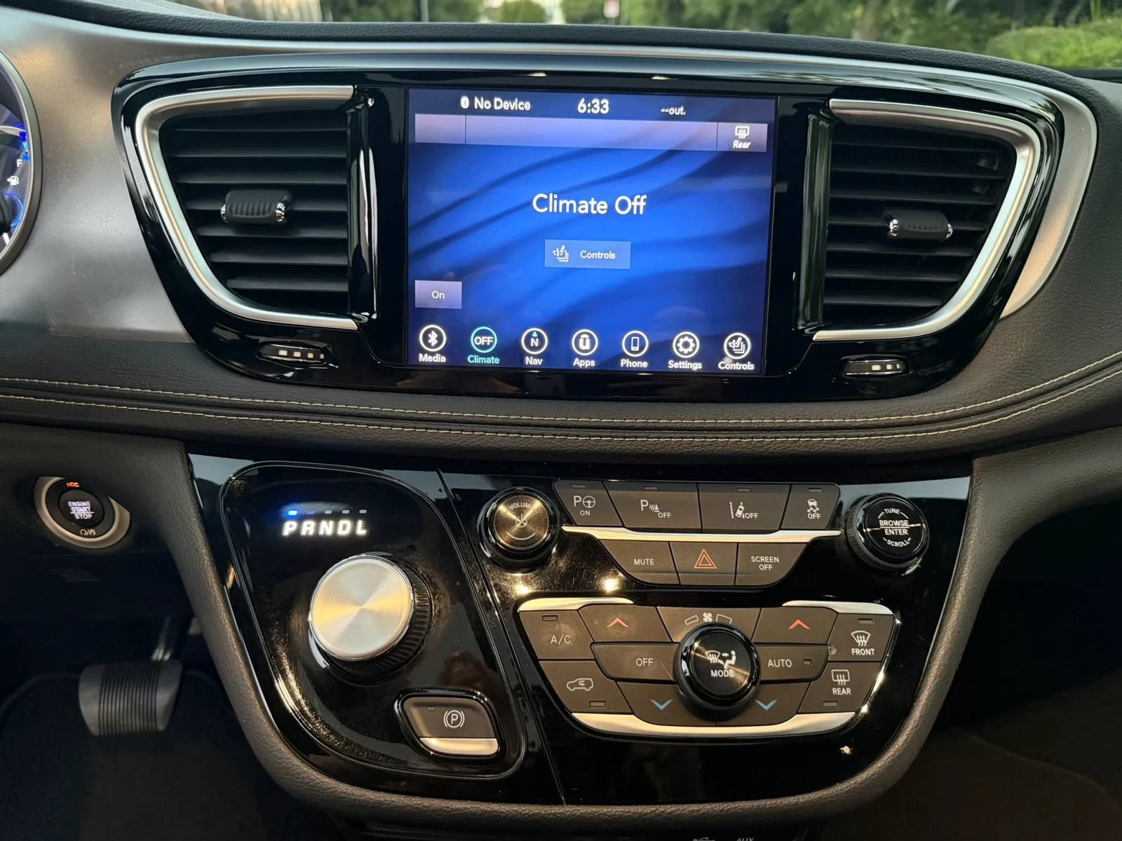 Used 2020 Chrysler Pacifica Limited w/ Advanced Safetytec Group FWD image 29