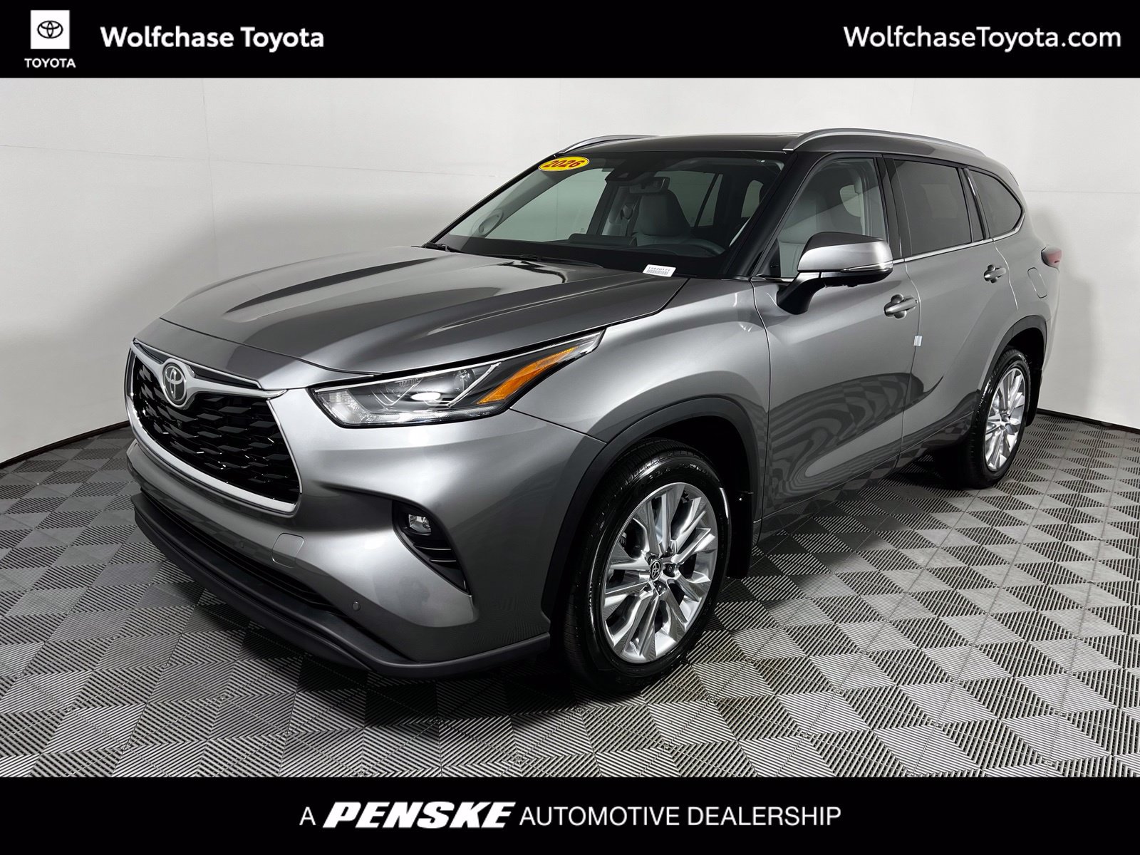 Used 2026 Toyota Highlander Limited AWD/4WD image 1