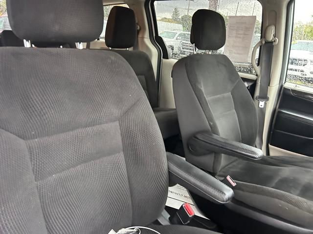 Used 2019 Dodge Grand Caravan SE w/ UConnect Hands-Free Group image 32