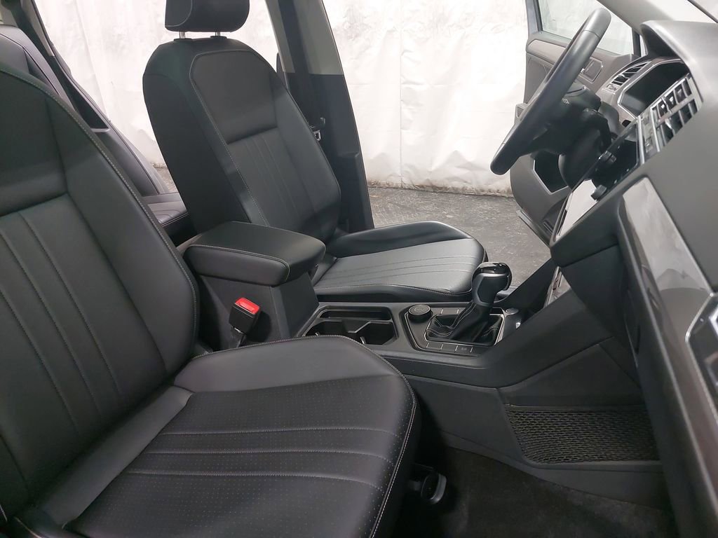 Used 2023 Volkswagen Tiguan SE image 10