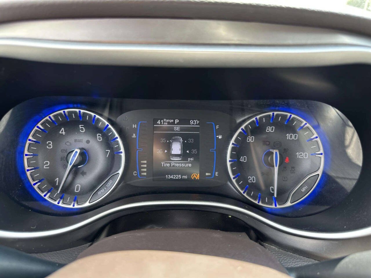 Used 2017 Chrysler Pacifica Touring-L FWD image 29