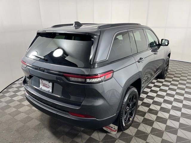 Used 2026 Jeep Grand Cherokee Altitude image 7