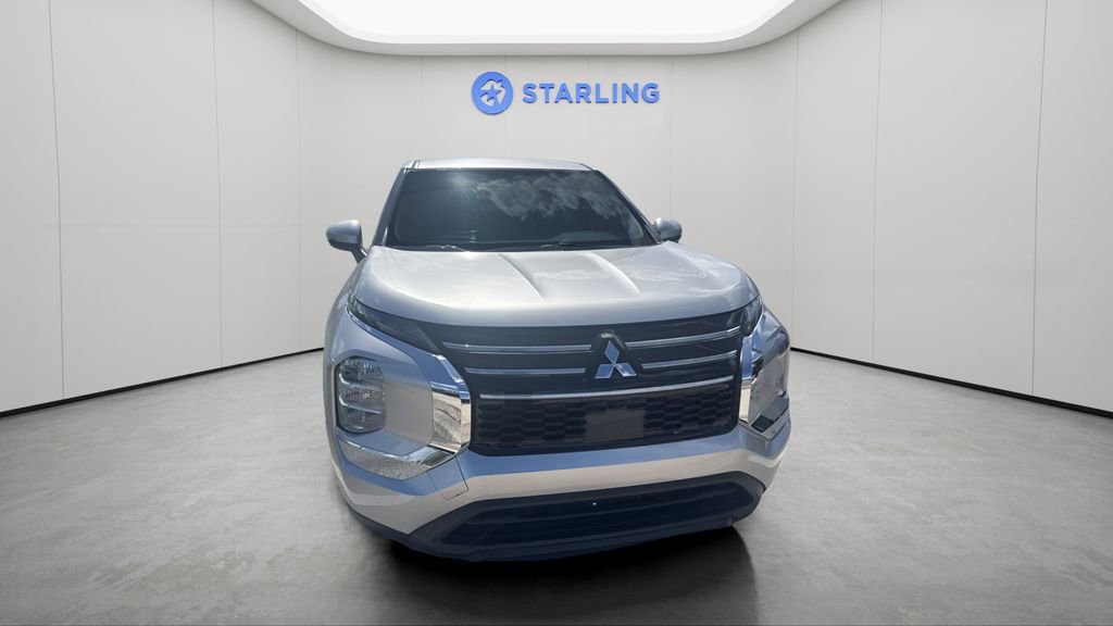 Used 2025 Mitsubishi Outlander ES FWD image 9