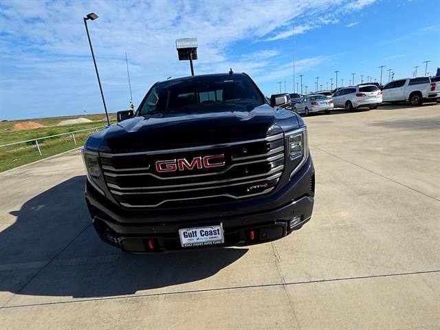 Used 2025 GMC Sierra 1500 AT4 w/ Technology Package AWD/4WD image 8
