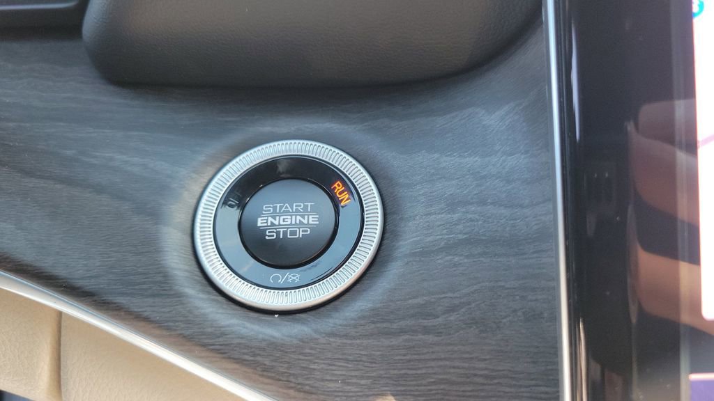 New 2025 Jeep Grand Cherokee L Limited w/ Black Appearance Package image 27