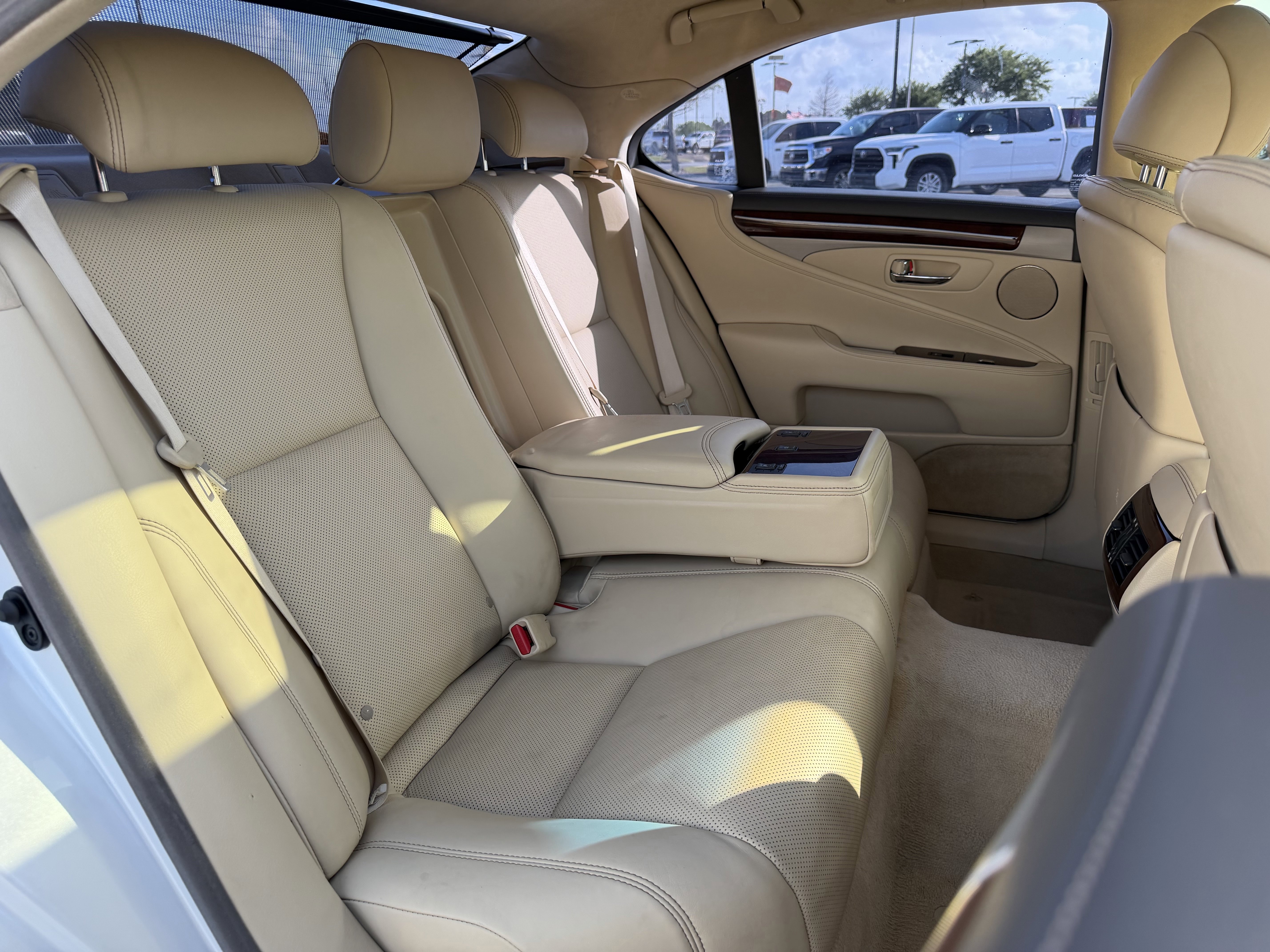 Used 2016 Lexus LS 460 AWD w/ Comfort Package image 30