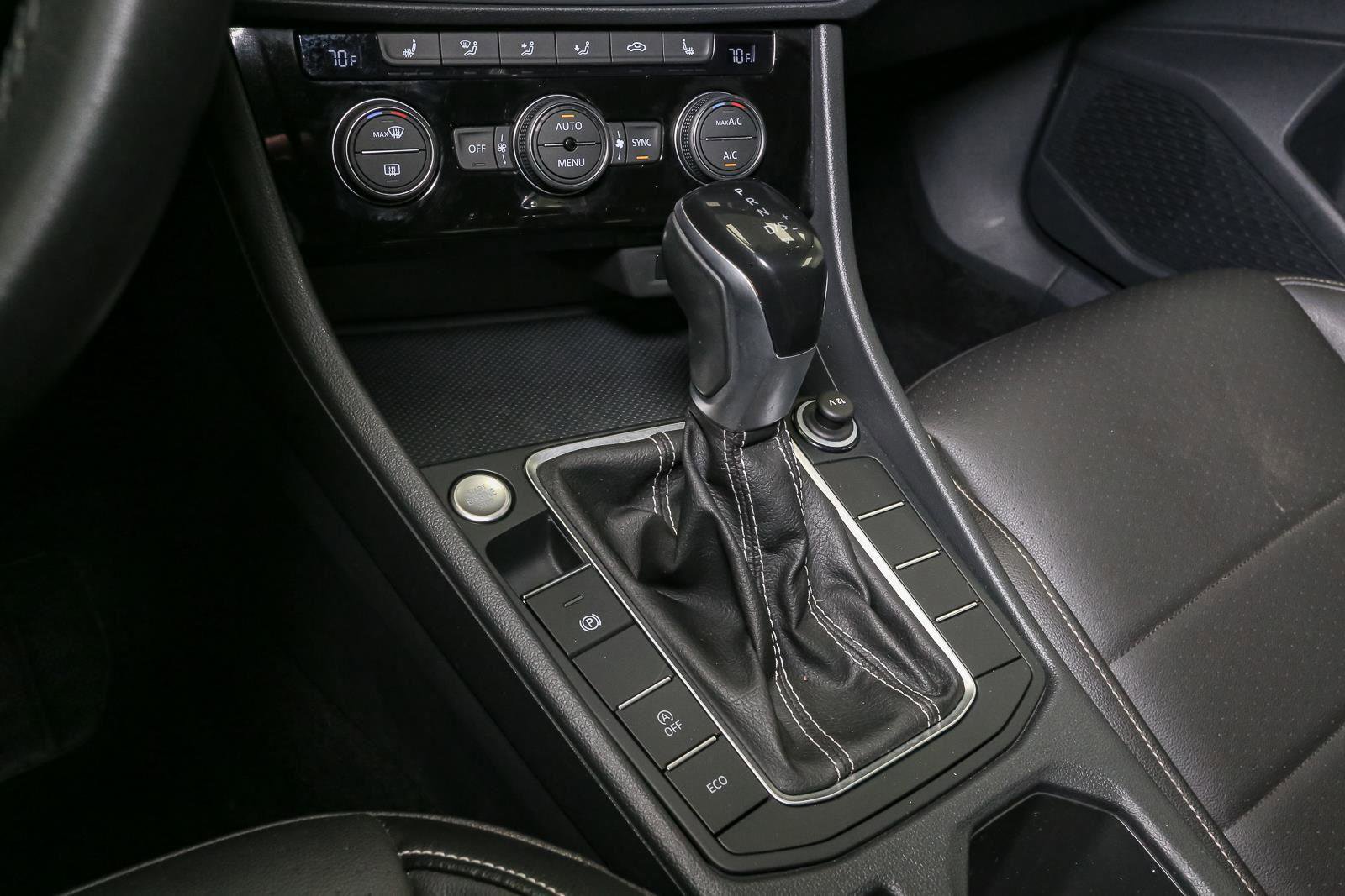 Certified 2022 Volkswagen Jetta SE FWD image 32