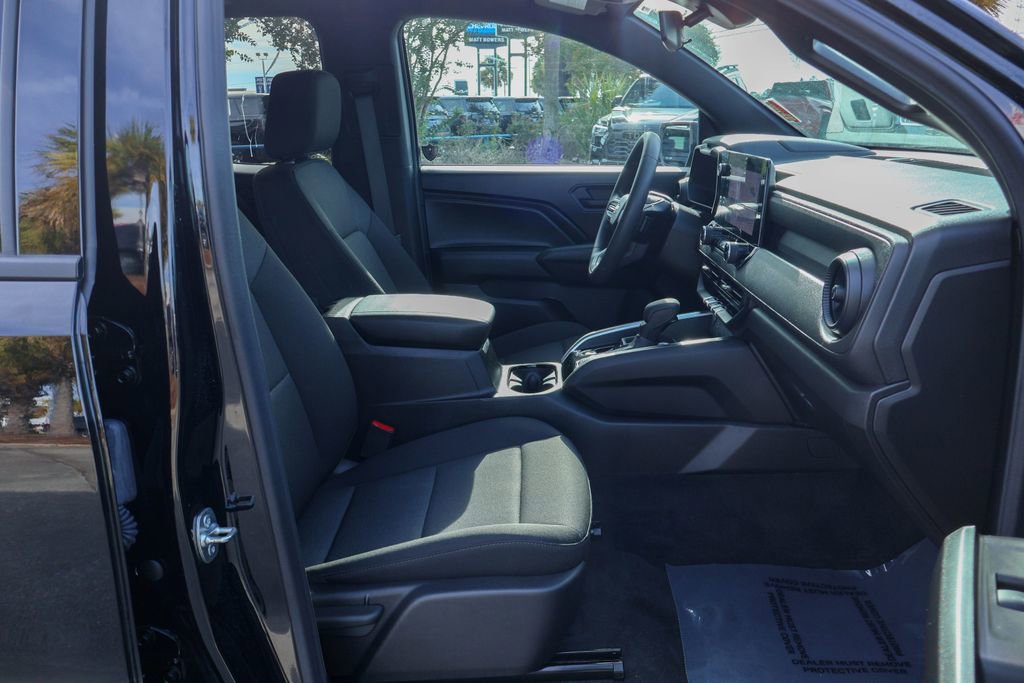 Used 2025 Chevrolet Colorado W/T image 9