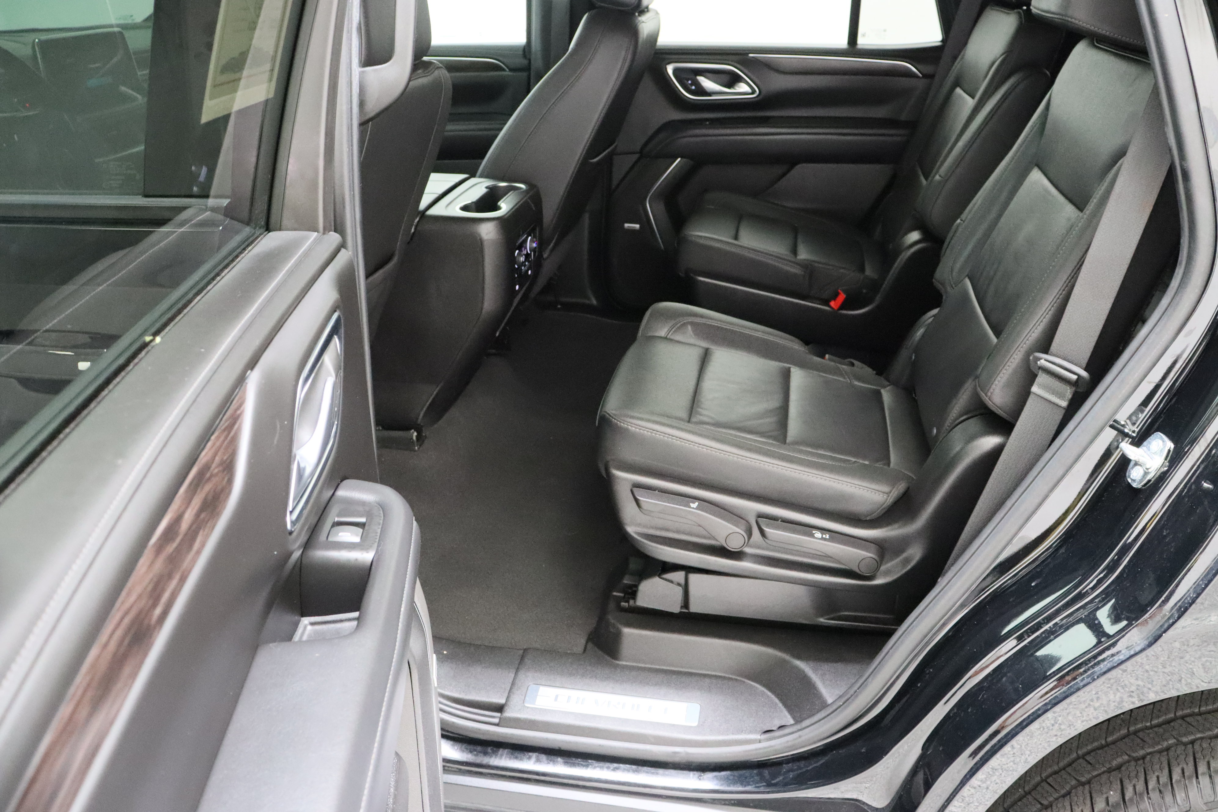 Used 2024 Chevrolet Tahoe Z71 w/ Z71 Off-Road Package AWD/4WD image 30