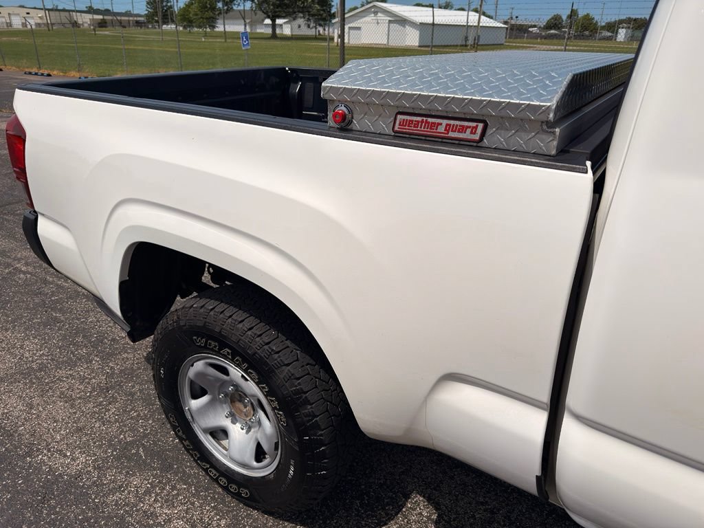Used 2022 Toyota Tacoma SR AWD/4WD image 4