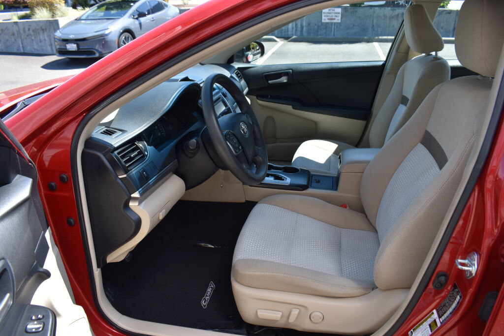 Used 2012 Toyota Camry LE FWD image 18