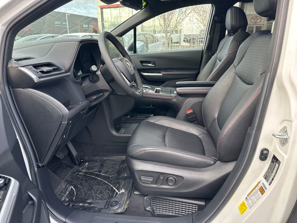 Used 2025 Toyota Sienna XSE w/ XSE Plus Package image 12