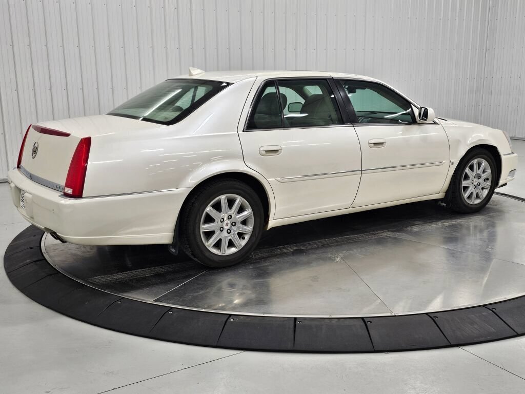 Used 2009 Cadillac DTS FWD image 5