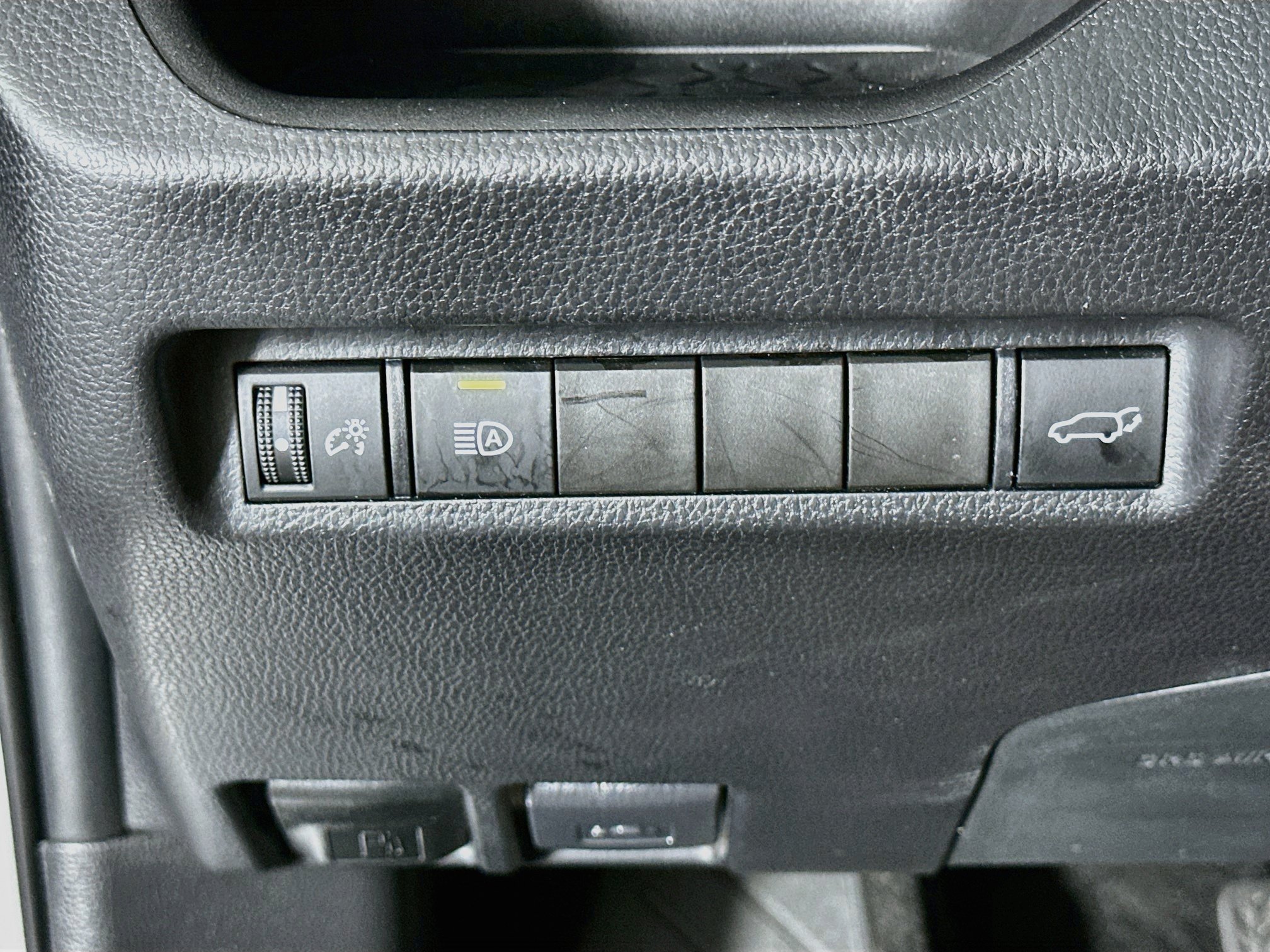 Used 2022 Toyota RAV4 XLE Premium FWD image 17