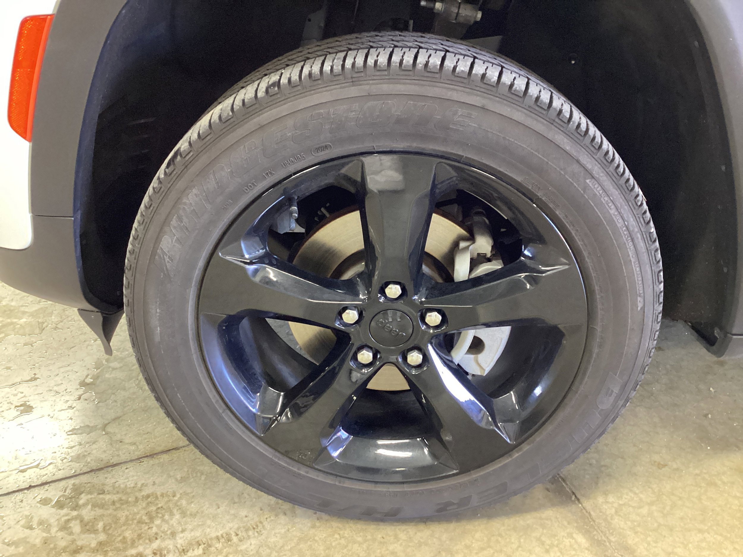 Used 2024 Jeep Grand Cherokee Altitude image 10
