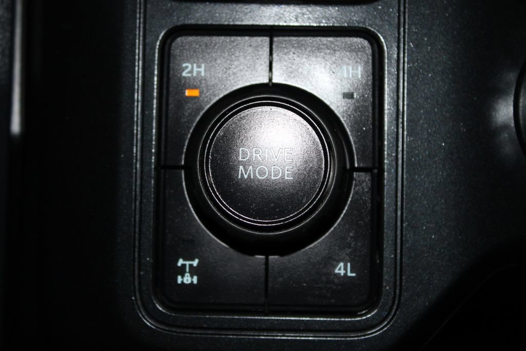 Used 2025 Ford F250 Lariat w/ Black Appearance Package AWD/4WD image 42