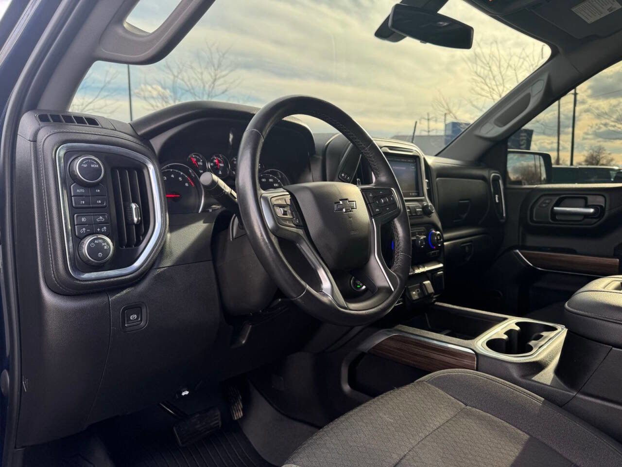 Used 2021 Chevrolet Silverado 1500 LT Trail Boss w/ LPO, Dark Essentials Package image 15