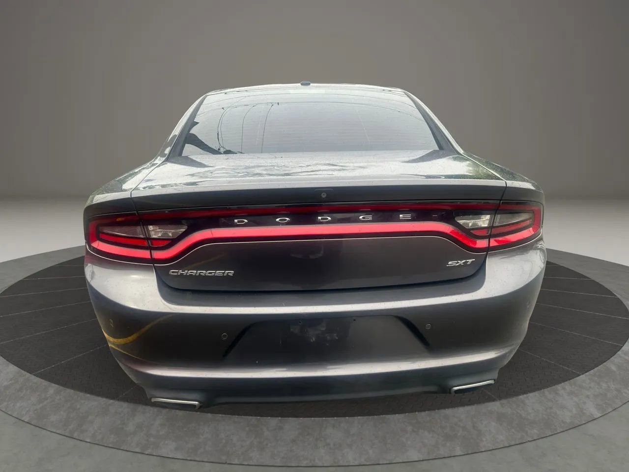 Used 2018 Dodge Charger SXT RWD image 6