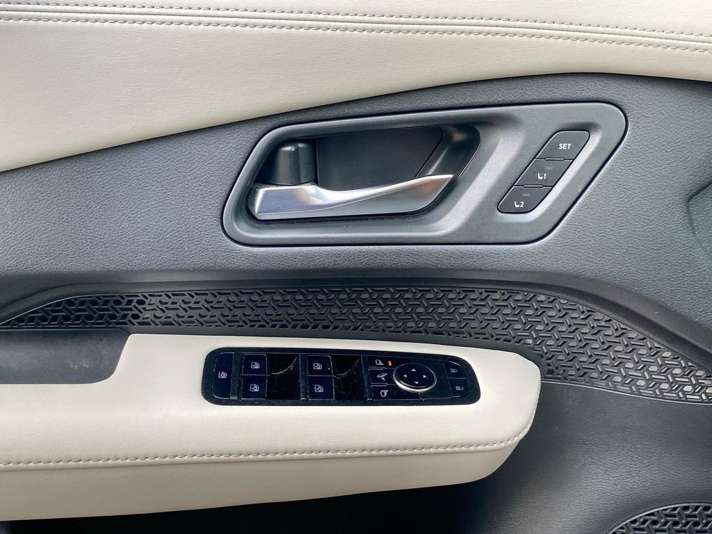 Used 2023 Nissan Ariya EVOLVE+ image 16