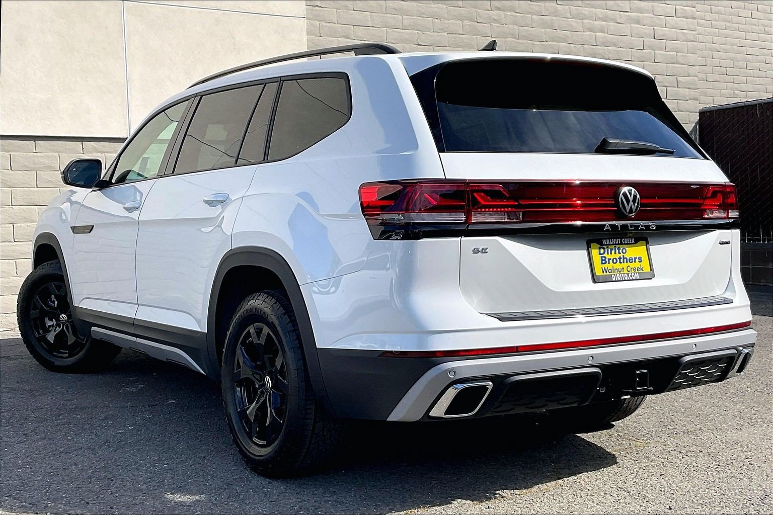 New 2026 Volkswagen Atlas Peak Edition AWD/4WD image 2