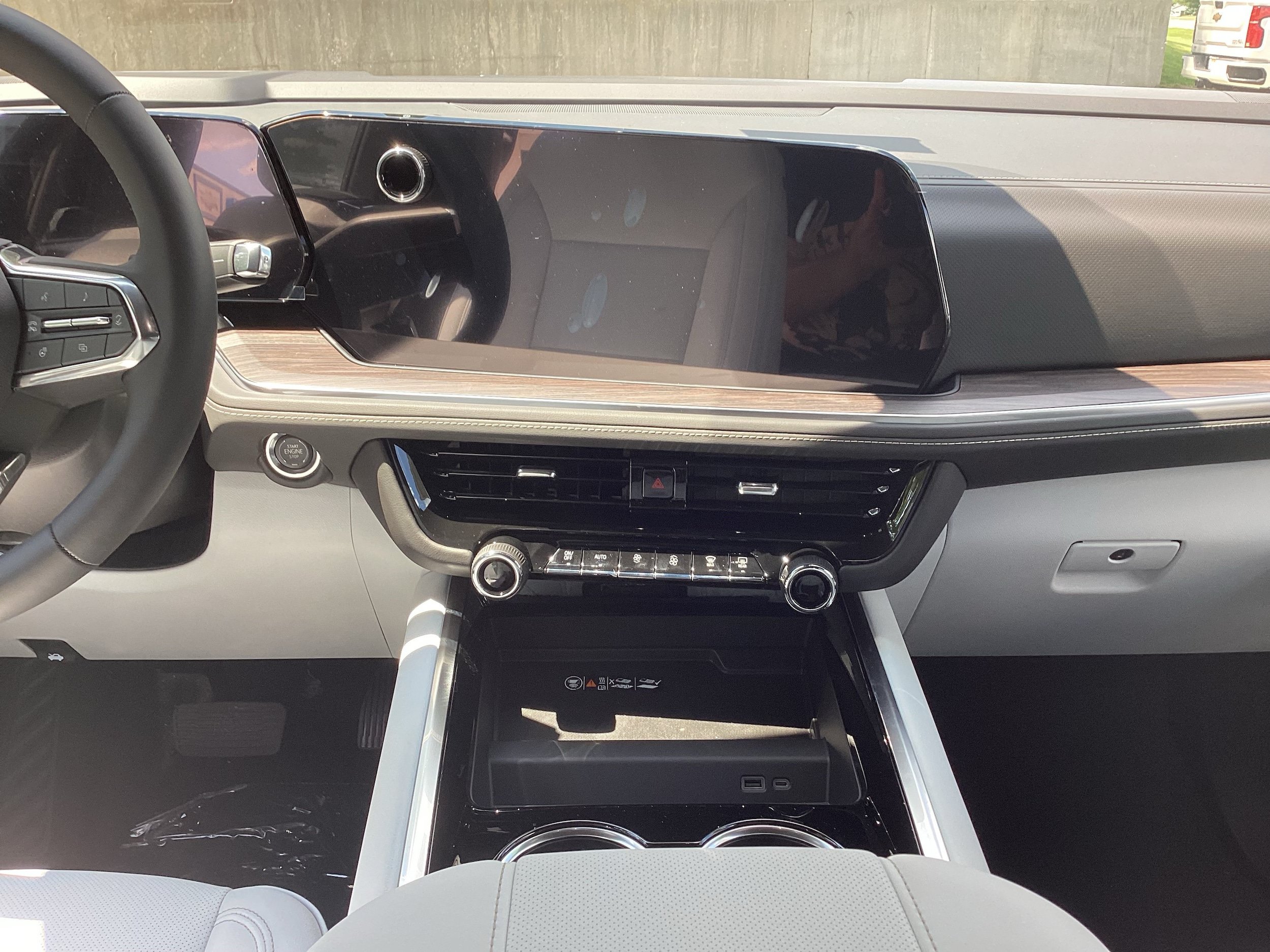 New 2026 Chevrolet Tahoe Premier w/ Sun And Tow Package AWD/4WD image 13