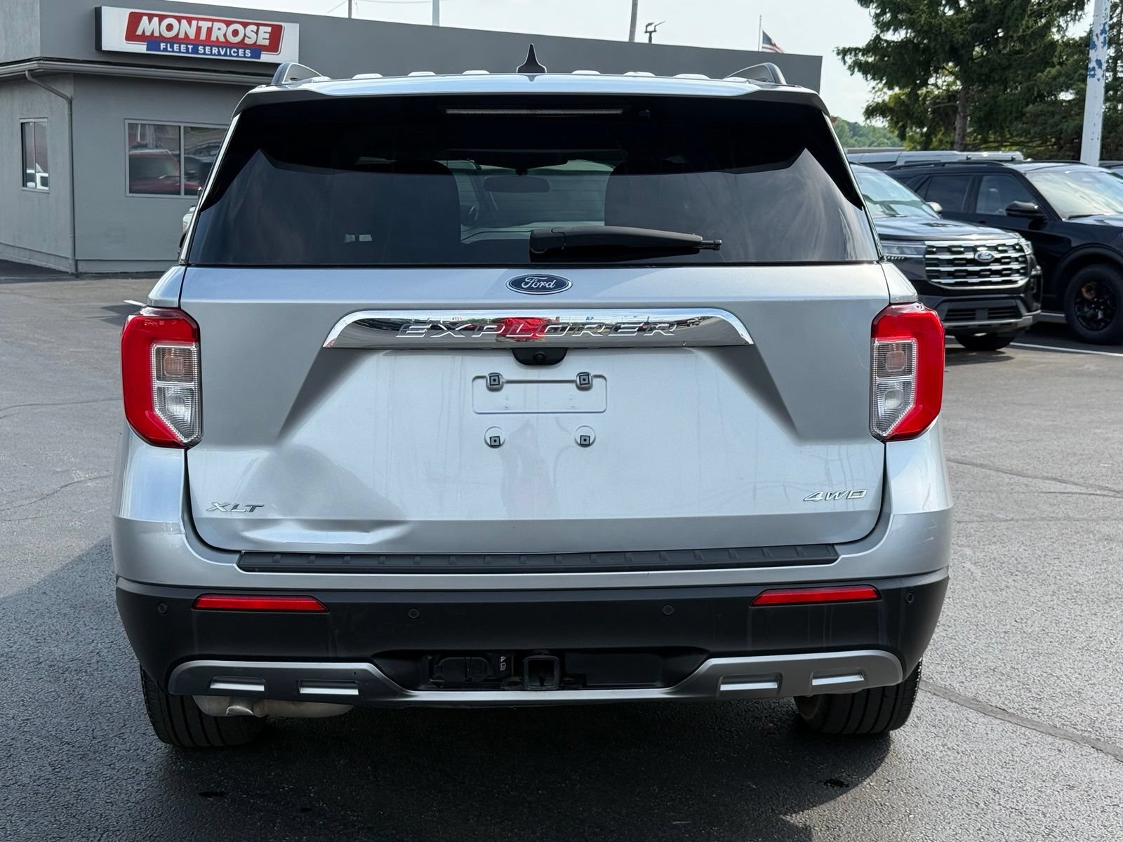 Used 2024 Ford Explorer XLT w/ Equipment Group 202A AWD/4WD image 5