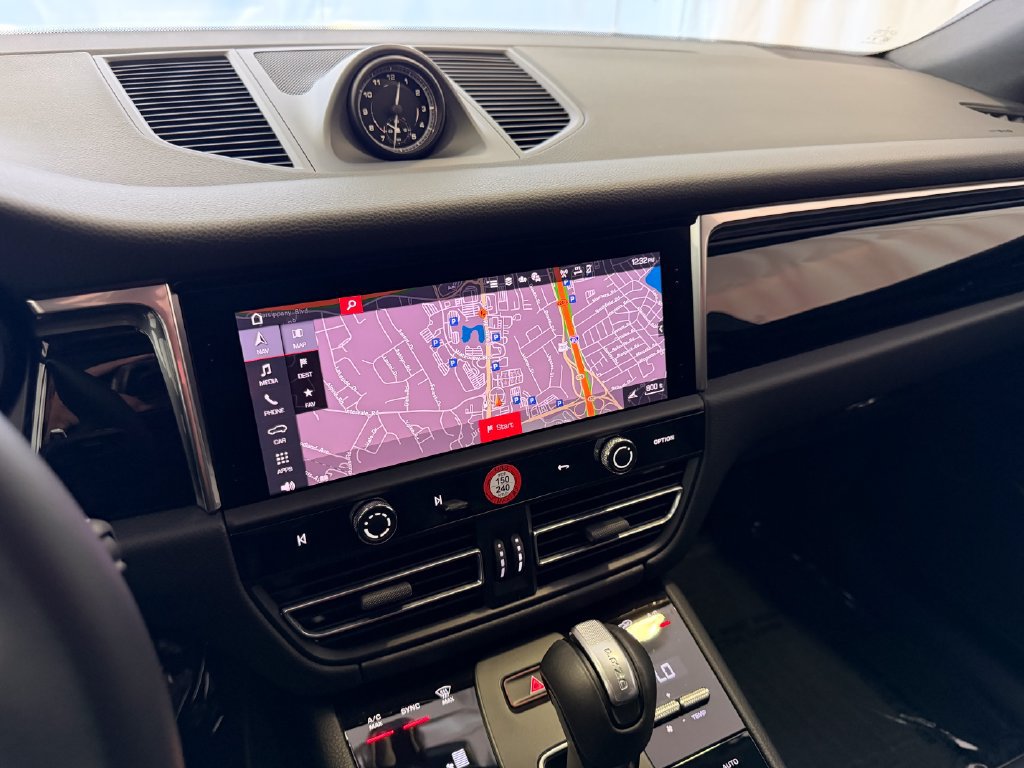 Certified 2026 Porsche Macan AWD/4WD image 23