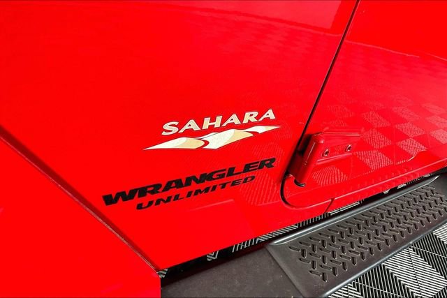 Used 2015 Jeep Wrangler Unlimited Sahara w/ Connectivity Group image 23