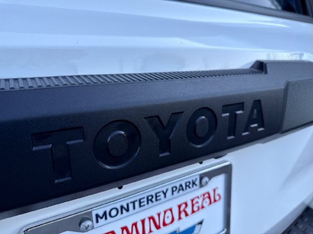 Used 2025 Toyota 4Runner SR5 AWD/4WD image 31