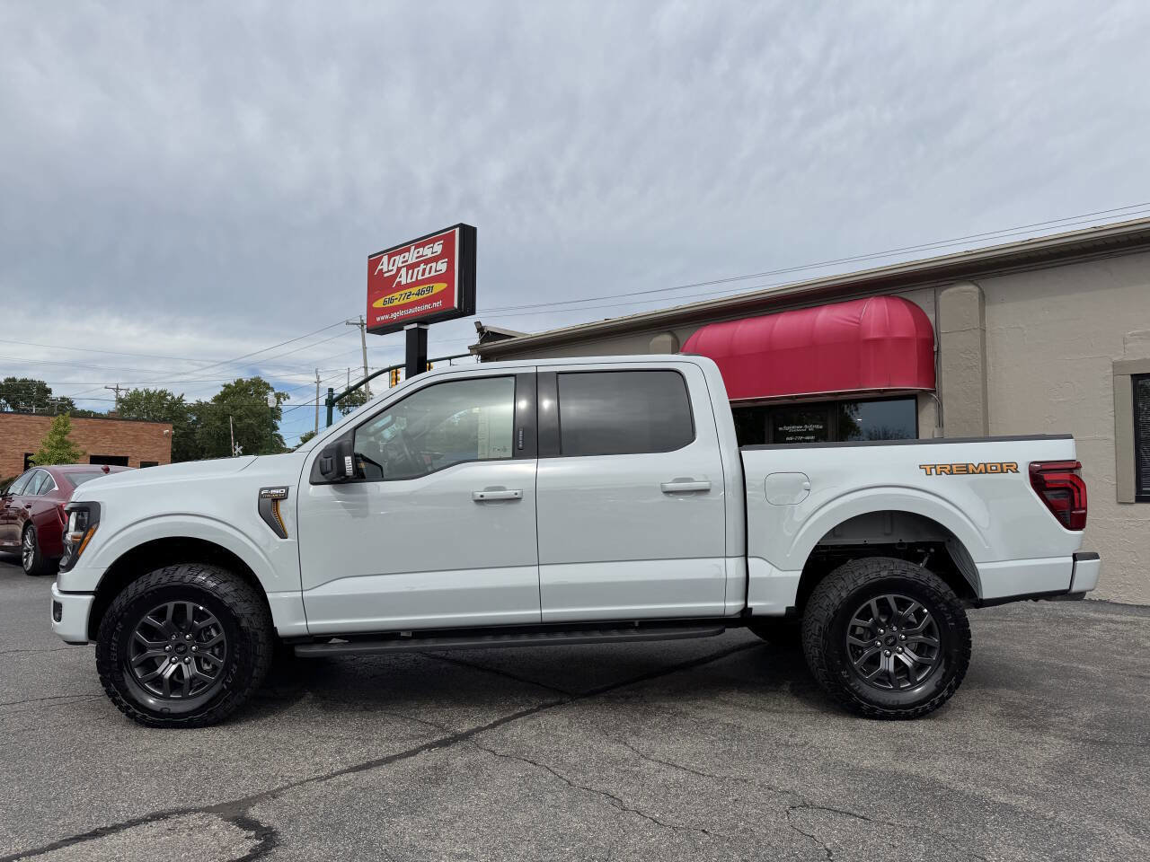 Used 2024 Ford F150 Tremor w/ Tow/Haul Package image 5