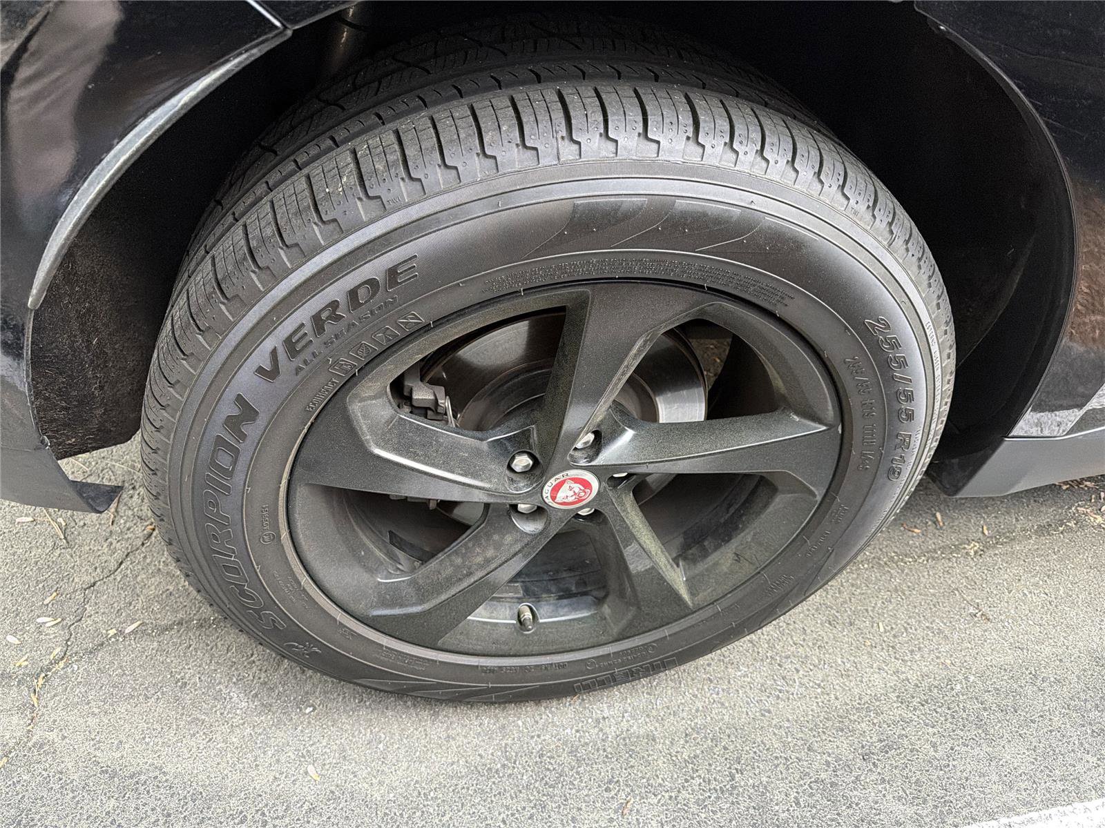 Used 2019 Jaguar F-PACE Premium image 15