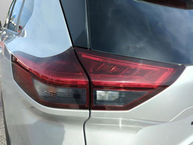 Certified 2025 Nissan Rogue SV w/ SV Premium Package AWD/4WD image 19