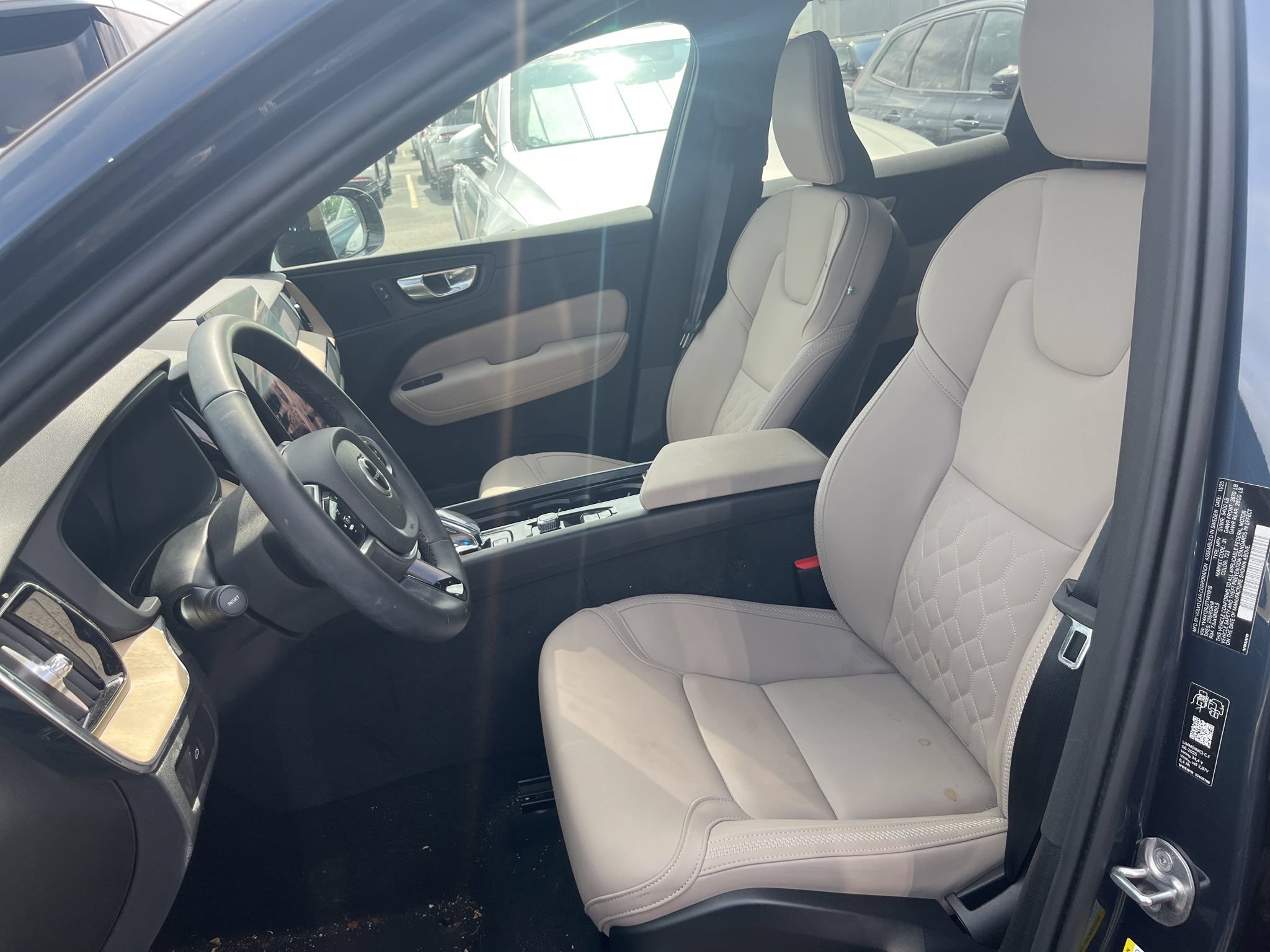 New 2026 Volvo XC60 B5 Core AWD/4WD image 2