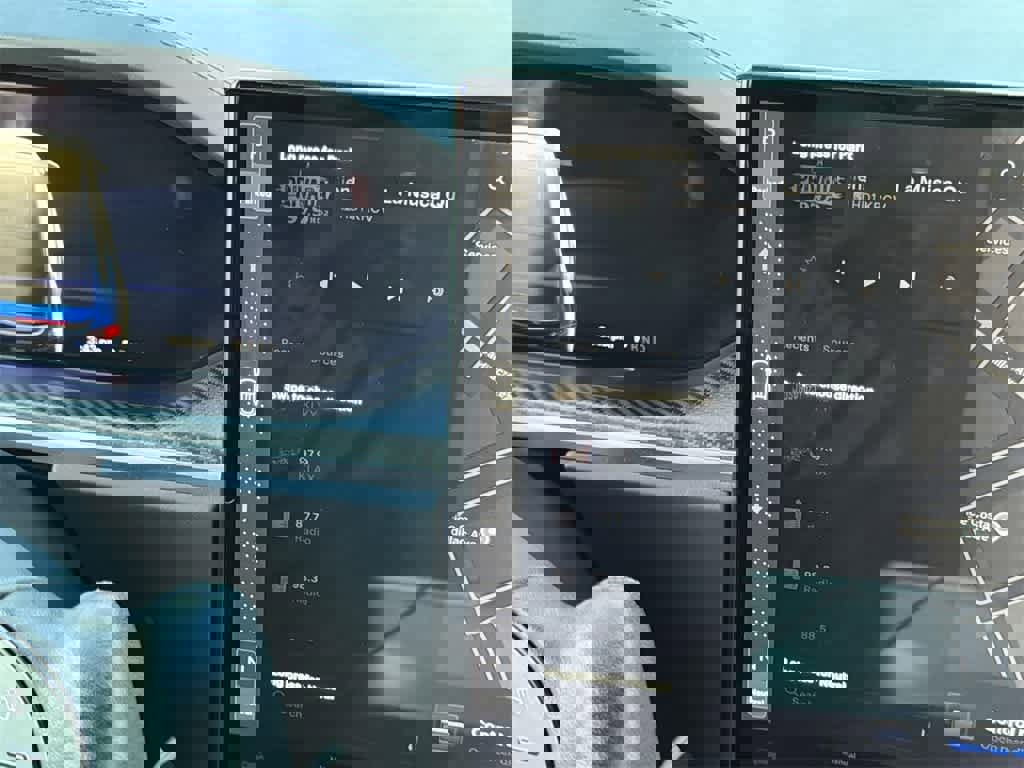 Used 2022 Tesla Model X Plaid image 18