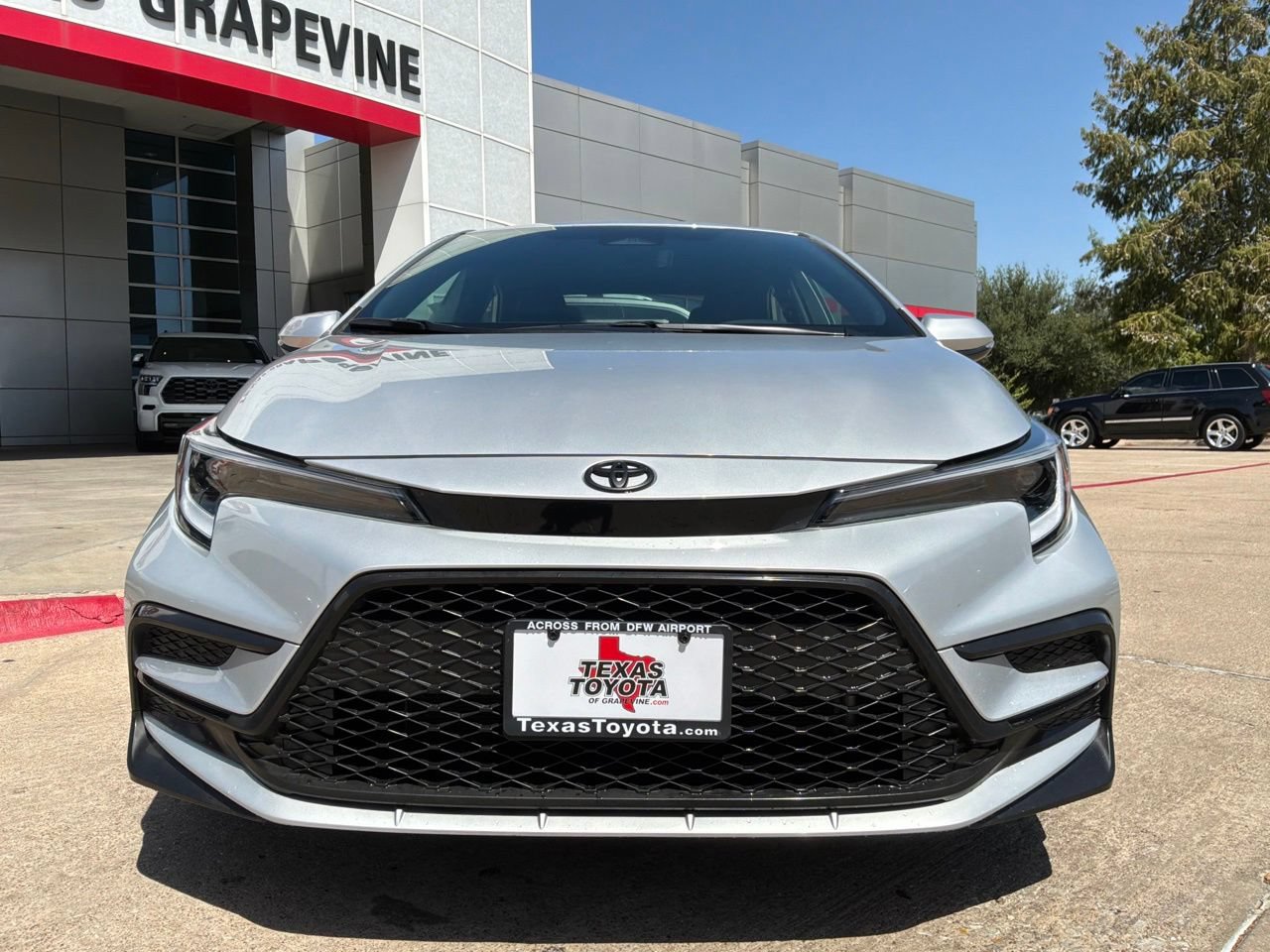 Used 2026 Toyota Corolla SE FWD image 3