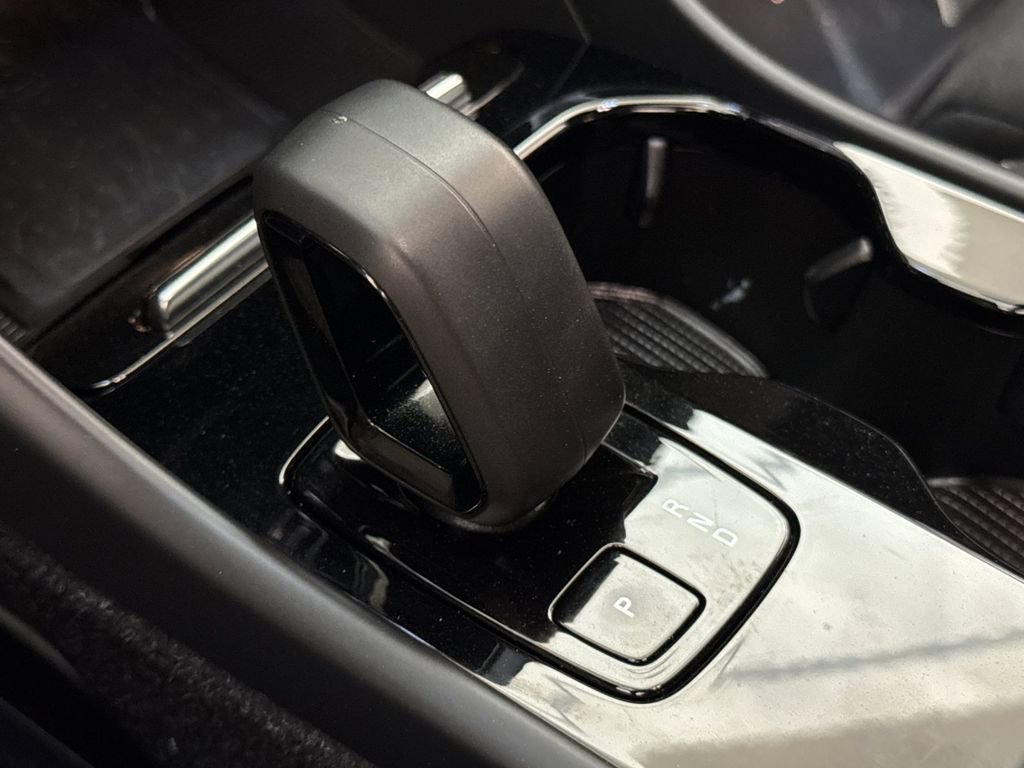 Certified 2023 Volvo XC40 Recharge Plus image 21