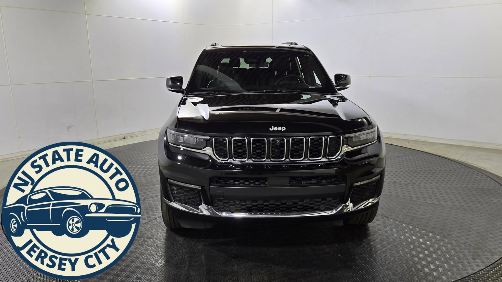 Used 2024 Jeep Grand Cherokee L Limited w/ Luxury Tech Group II image 2