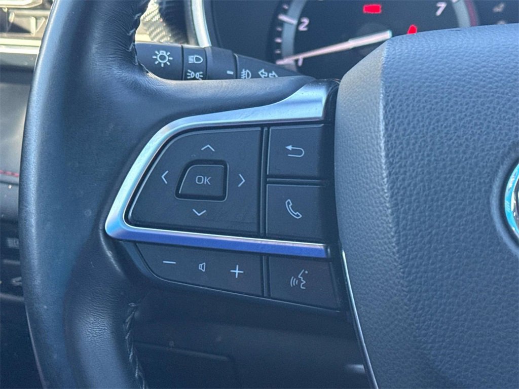 Used 2021 Toyota Highlander XSE image 11