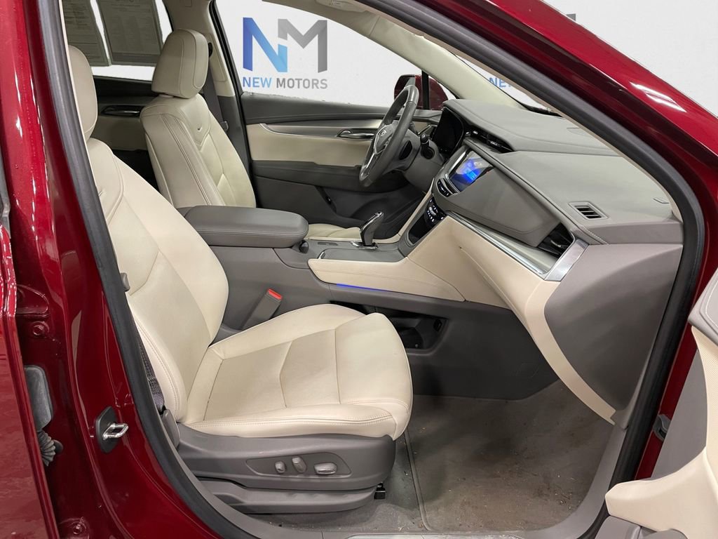 Used 2018 Cadillac XT5 Luxury w/ Driver Awareness Package image 15