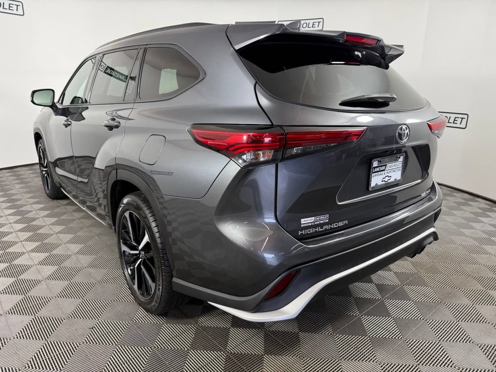 Used 2021 Toyota Highlander XSE AWD/4WD image 4