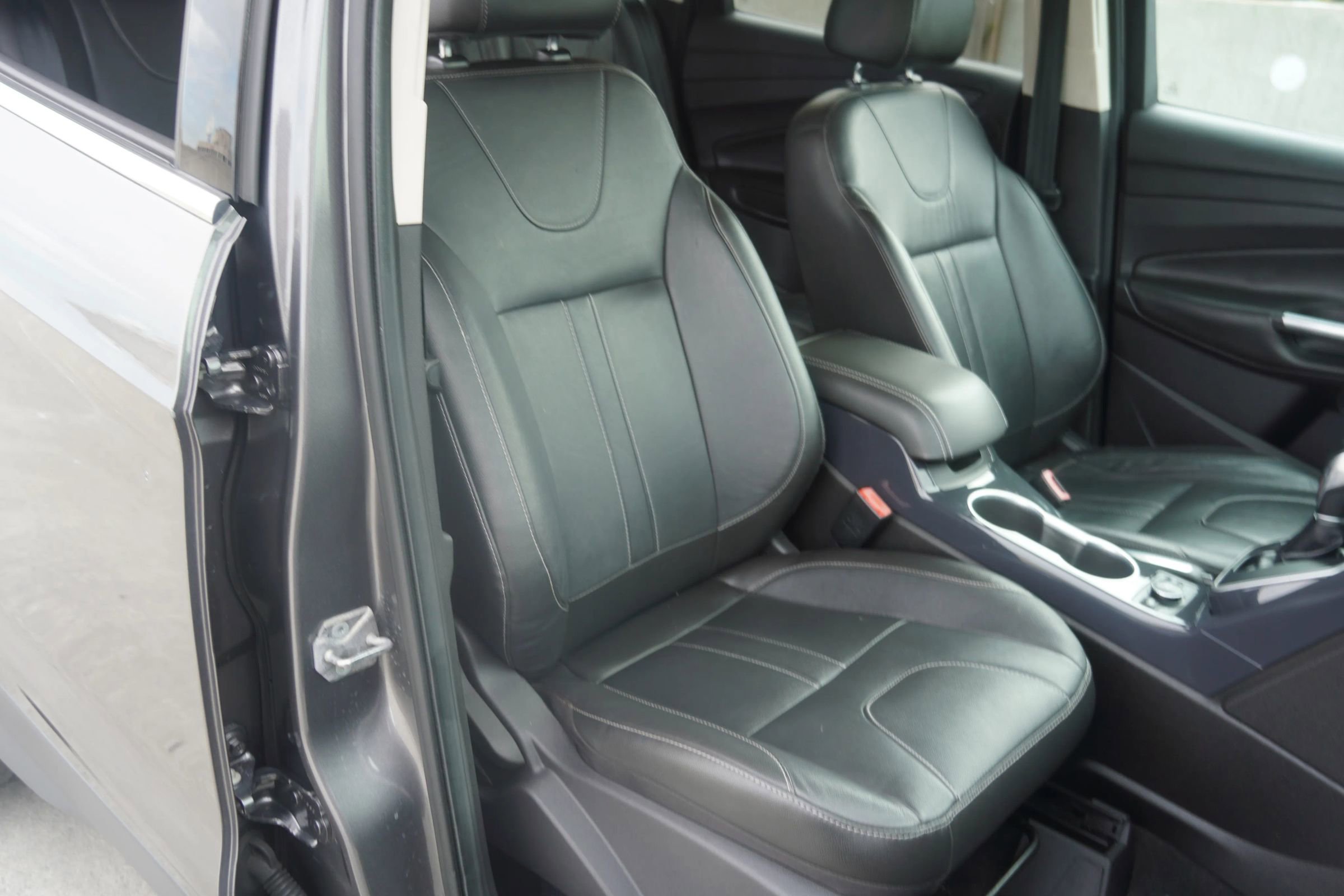 Used 2013 Ford Escape Titanium w/ Parking Technology Pkg image 4