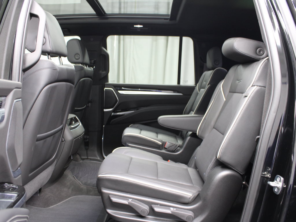 Used 2026 Cadillac Escalade ESV Sport AWD/4WD image 17