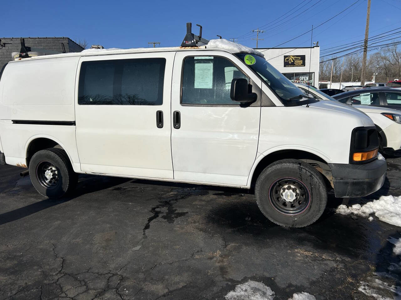Used 2009 Chevrolet Express 3500 image 1