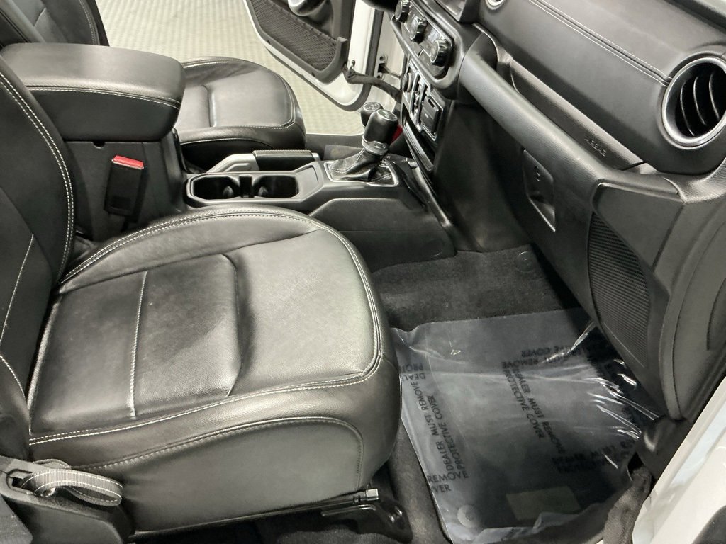 Used 2022 Jeep Wrangler Unlimited Sahara w/ Cold Weather Group image 27