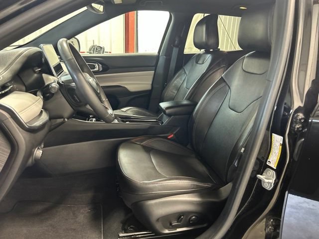 Used 2023 Jeep Compass Limited AWD/4WD image 13