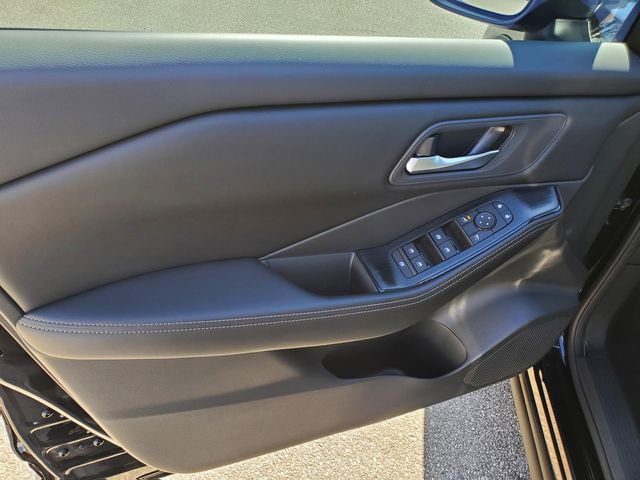 Certified 2025 Nissan Rogue SV image 17