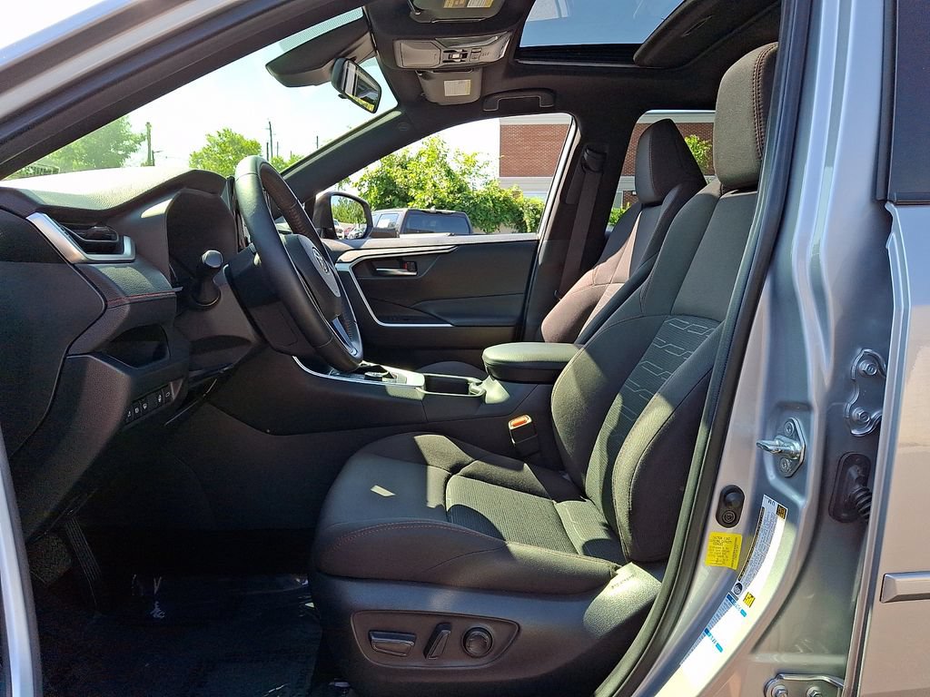 Used 2022 Toyota RAV4 SE w/ Weather & Moonroof Package AWD/4WD image 14